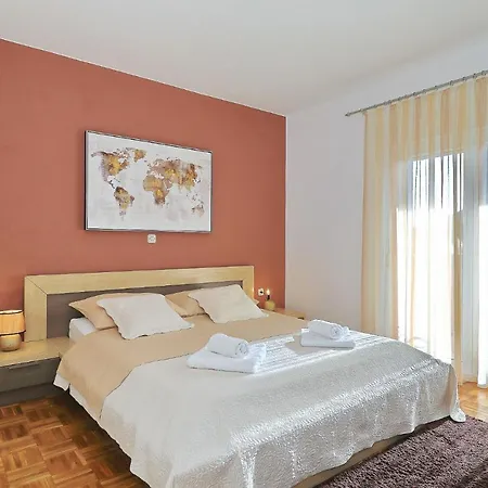 Casa Duje Nyaraló *