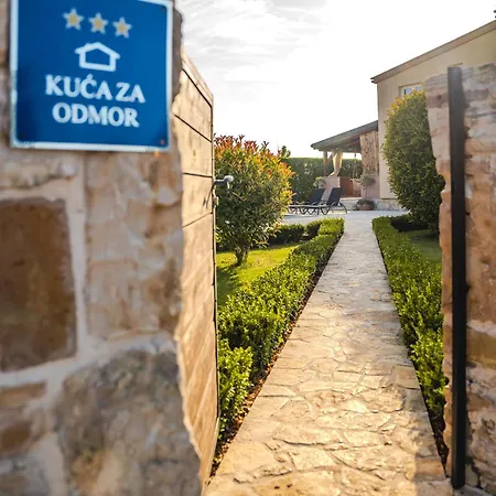 Casa Duje Nyaraló *